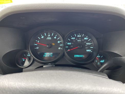 Used 2009 Chevrolet Silverado 1500 LT AWD/4WD image 14