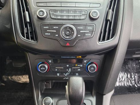 Used 2017 Ford Focus SE FWD image 16