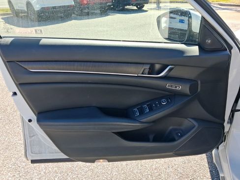 Used 2018 Honda Accord Touring image 20