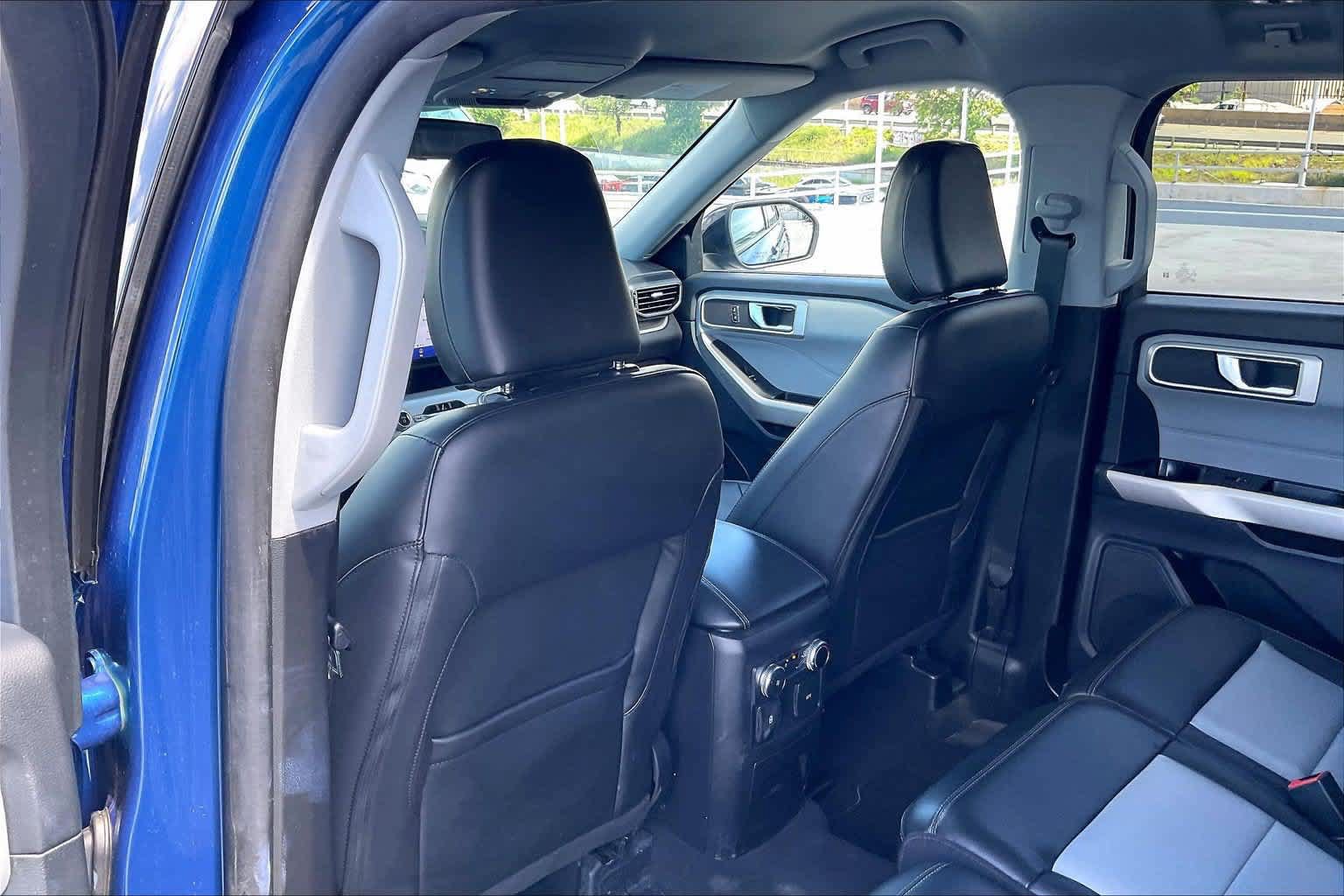 Used 2023 Ford Explorer XLT w/ Equipment Group 202A RWD image 12