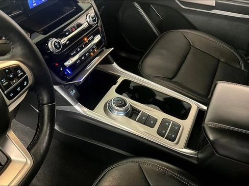 Used 2023 Ford Explorer Limited image 17