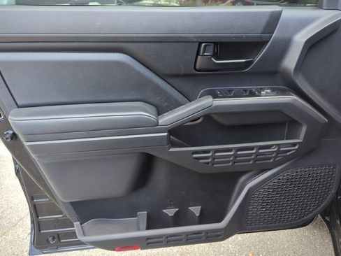 Used 2025 Toyota Tacoma SR image 7