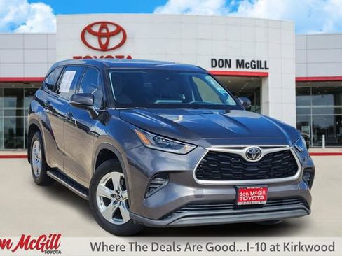 Used 2021 Toyota Highlander L FWD image 1