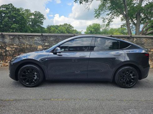 Used 2024 Tesla Model Y Long Range RWD image 8
