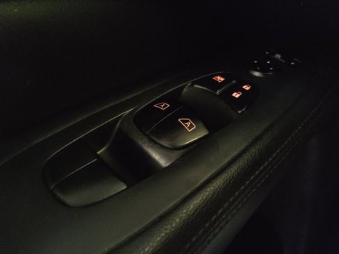 Used 2018 Nissan Pathfinder SL w/ Midnight Edition Package AWD/4WD image 27