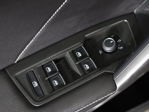 Used 2024 Volkswagen Tiguan SE R-Line FWD image 41