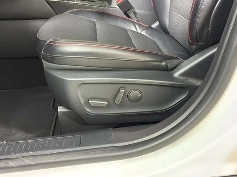 Used 2024 Ford Escape ST-Line w/ Equipment Group 301A FWD image 28