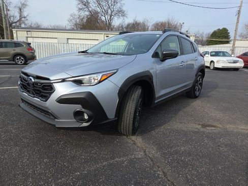 Used 2024 Subaru Crosstrek 2.0i Premium image 3