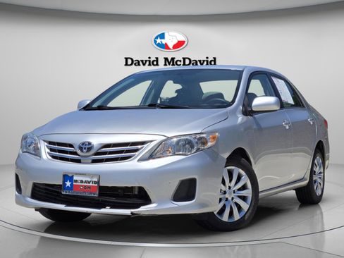 Used 2013 Toyota Corolla LE FWD image 1