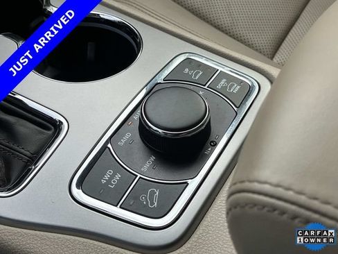 Certified 2020 Jeep Grand Cherokee Overland AWD/4WD image 36