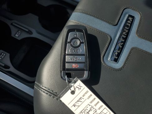 Used 2025 Ford F450 Platinum w/ FX4 Off-Road Package image 29