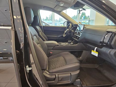 New 2025 Nissan Pathfinder SV w/ Black Appearance Package image 24