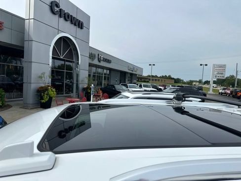 Used 2021 GMC Yukon XL SLT w/ SLT Premium Package AWD/4WD image 5