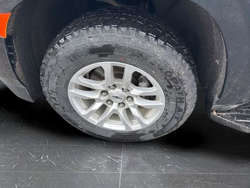 Used 2023 Chevrolet Suburban LT image 30