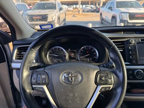Used 2018 Toyota Highlander Limited image 7