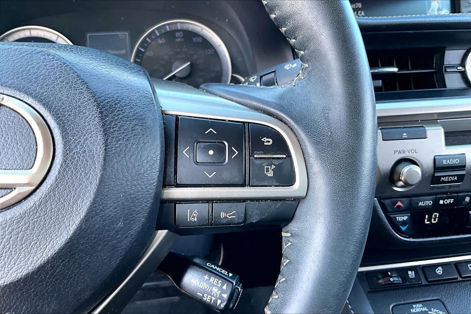 Used 2018 Lexus ES 350 w/ Luxury Package w/Wood Trim FWD image 22