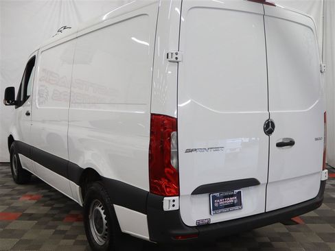 Used 2022 Mercedes-Benz Sprinter 1500 image 4