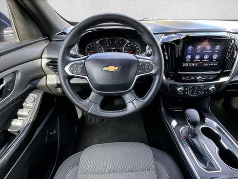 Used 2023 Chevrolet Traverse LT FWD image 7