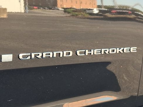 Used 2023 Jeep Grand Cherokee Overland w/ Luxury Tech Group IV image 35