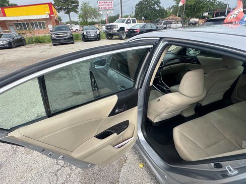 Used 2017 Honda Accord Hybrid Sedan image 12