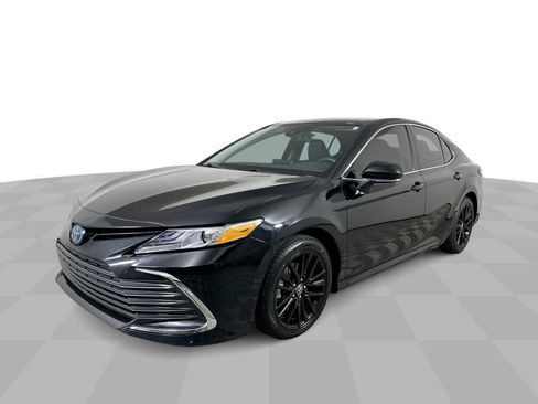 Used 2022 Toyota Camry XLE image 40