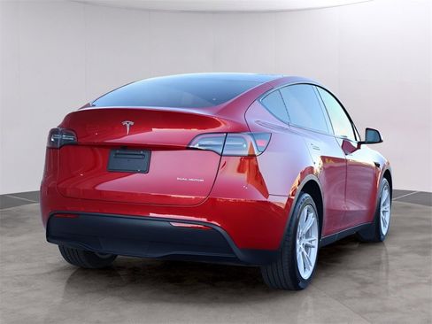 Used 2023 Tesla Model Y Long Range image 7