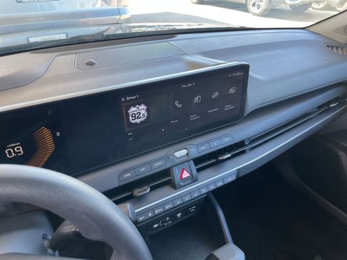 Used 2025 Kia K4 LXS image 17