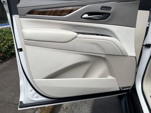 Certified 2021 Cadillac Escalade Premium Luxury Platinum image 10