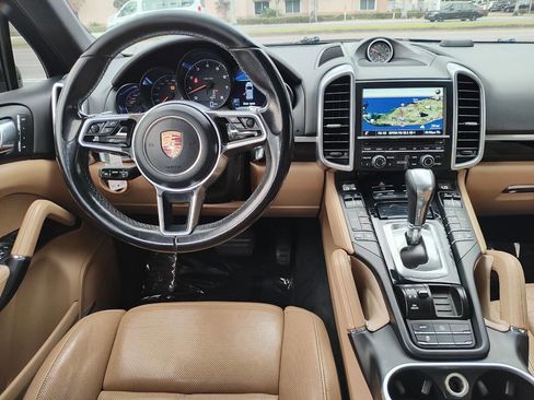 Used 2016 Porsche Cayenne image 43