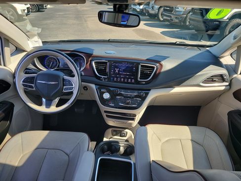 Used 2020 Chrysler Pacifica Limited FWD image 13