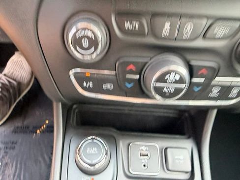 Used 2021 Jeep Cherokee Limited AWD/4WD image 29