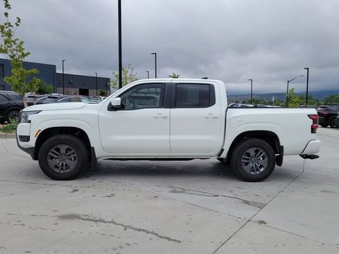 Used 2025 Nissan Frontier SV AWD/4WD image 2