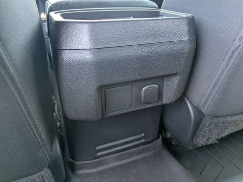 Used 2024 Toyota Tacoma SR5 AWD/4WD image 29