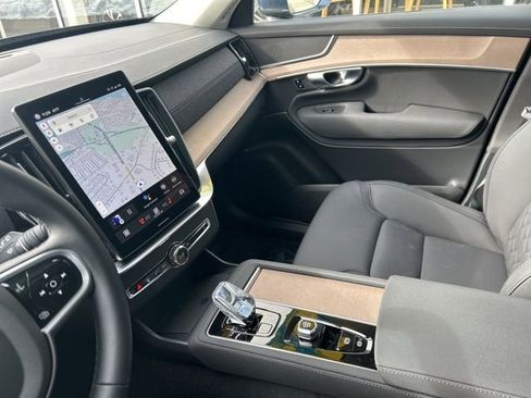 Certified 2025 Volvo XC90 B6 Plus image 19