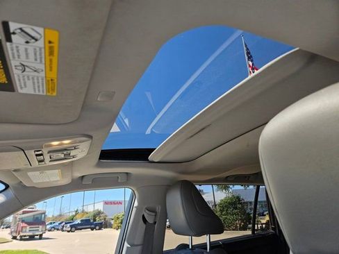 Used 2020 Toyota Highlander XLE image 18