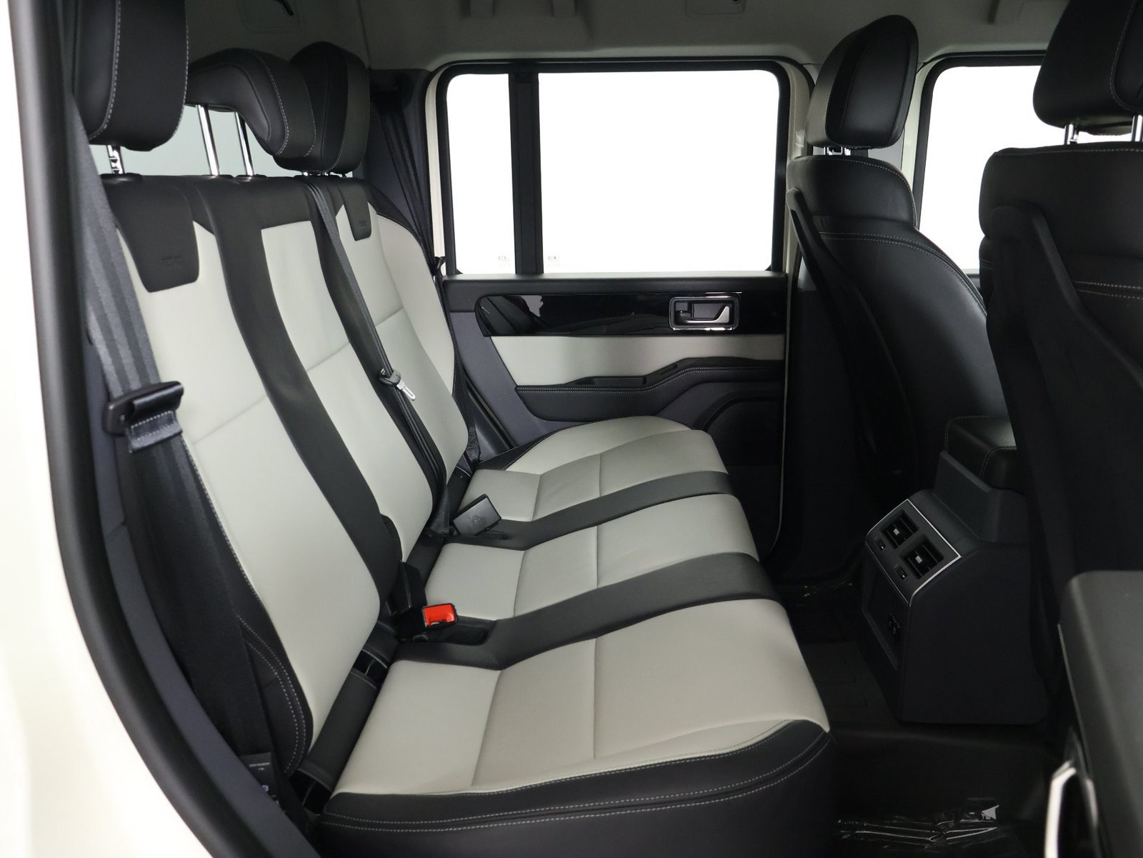 Used 2024 INEOS Grenadier Station Wagon AWD/4WD image 32
