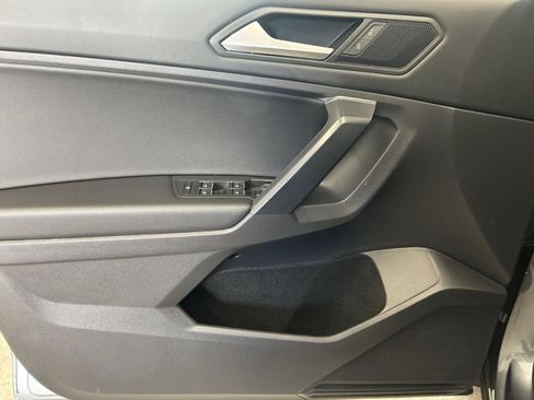 Used 2021 Volkswagen Tiguan SE R-Line image 16