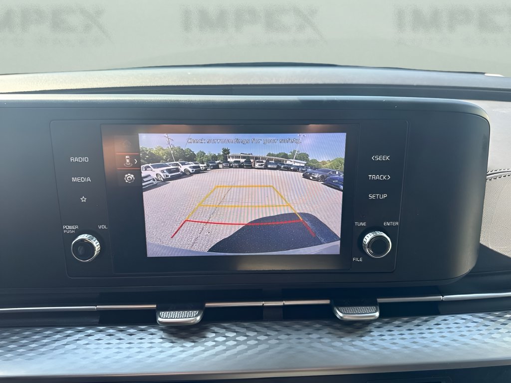 Used 2024 Kia Carnival LX FWD image 11