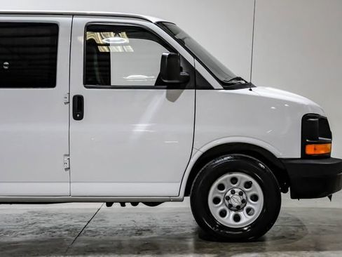 Used 2009 Chevrolet Express 1500 image 15