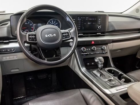 Used 2024 Kia Carnival LX FWD image 7