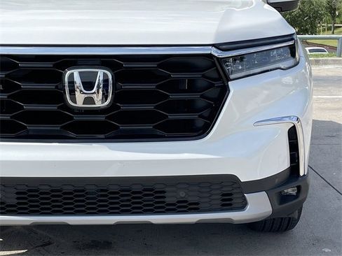 New 2025 Honda Pilot Touring image 8