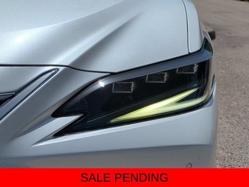 Certified 2022 Lexus ES 300h Ultra Luxury w/ Accessory Package 2 FWD image 10