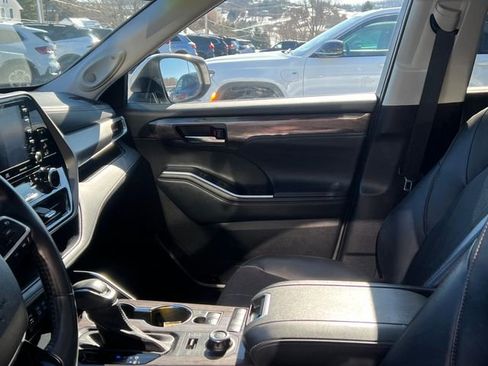 Used 2022 Toyota Highlander Limited image 21