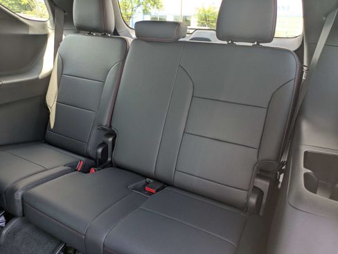 Used 2026 Chevrolet Traverse RS FWD image 15