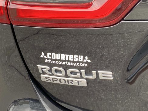 Used 2021 Nissan Rogue Sport S image 5