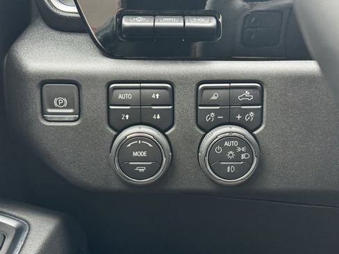 Used 2024 Chevrolet Silverado 3500 High Country w/ High Country Premium Package image 32