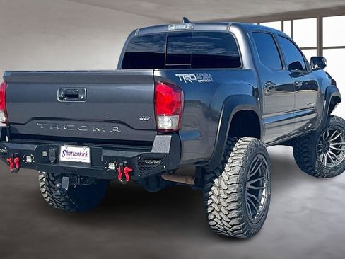 Used 2017 Toyota Tacoma TRD Off-Road image 6