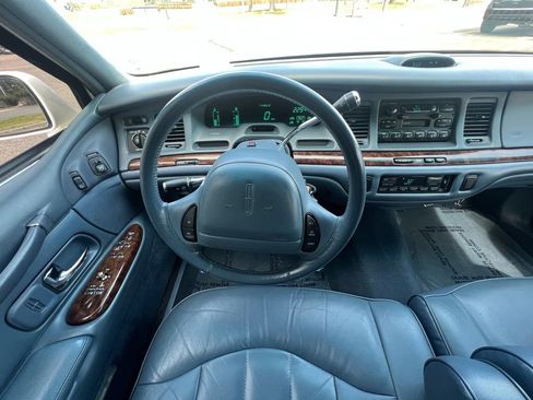 Used 1997 Lincoln Town Car Executive image 9