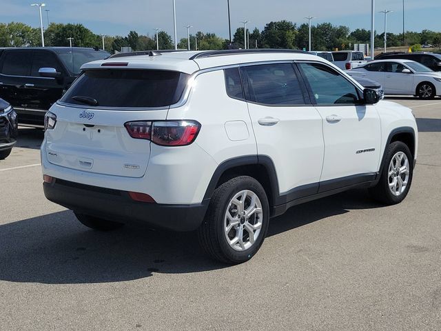 Used 2025 Jeep Compass Latitude AWD/4WD image 6