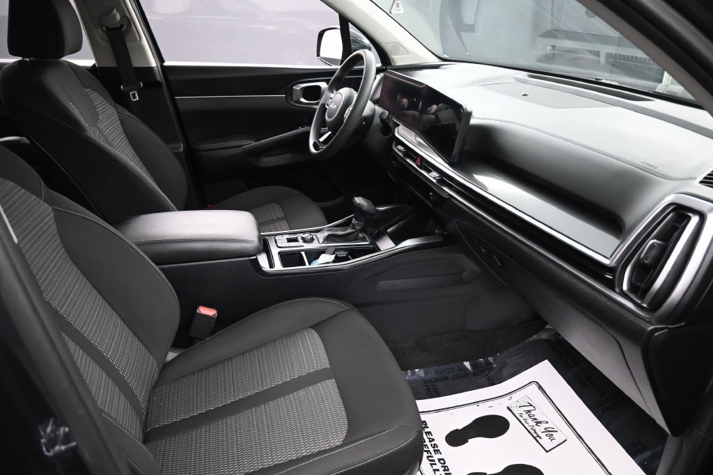 Used 2025 Kia Sorento LX FWD image 30